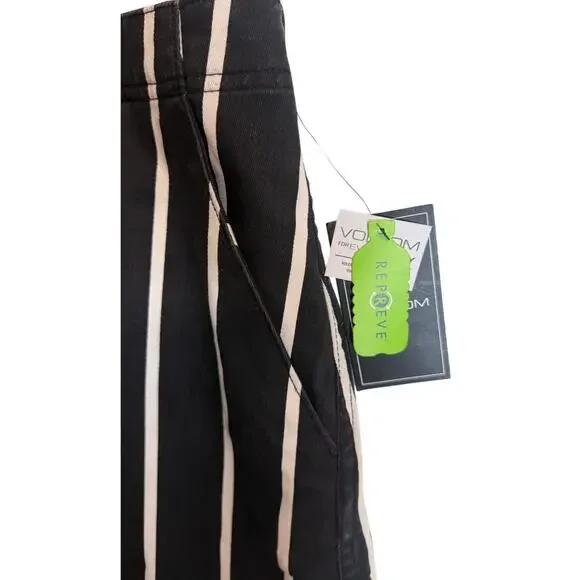 Volcom Frochickie Stripe Mini Skirt Womens 14W Black White Zip Front NWT New - Picture 3 of 10